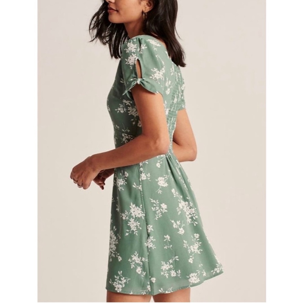 Abercrombie and Fitch Green and White Floral Mini Dress with tie sleeves
